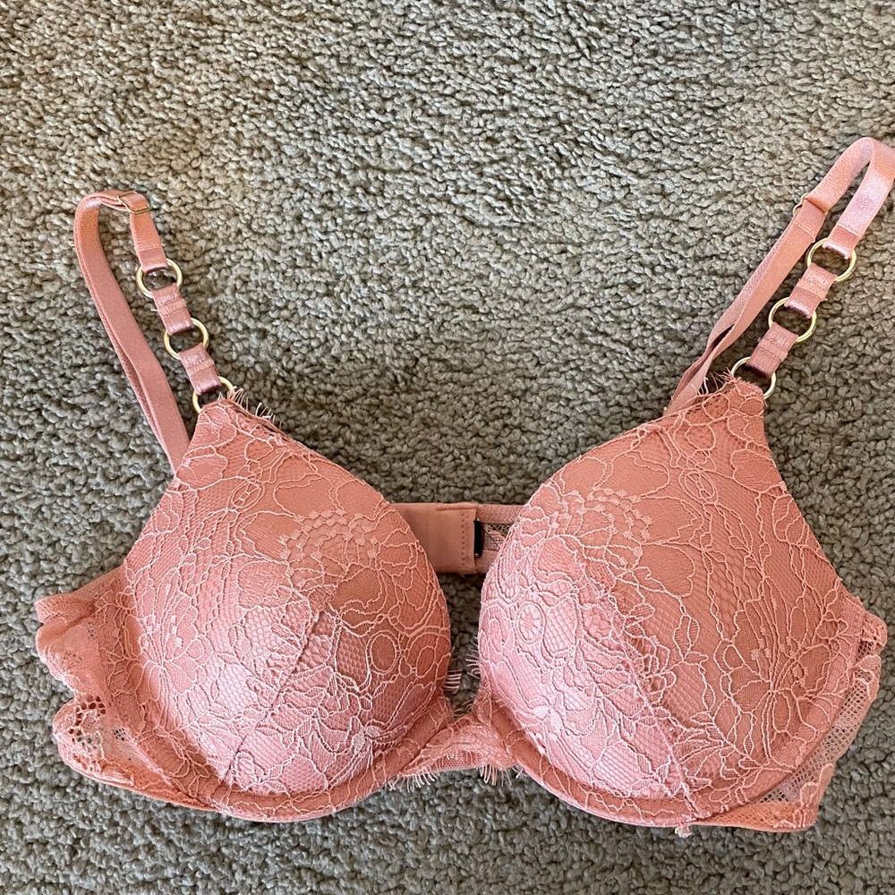 NWOT Victoria’s Secret Lace Push Up Bra